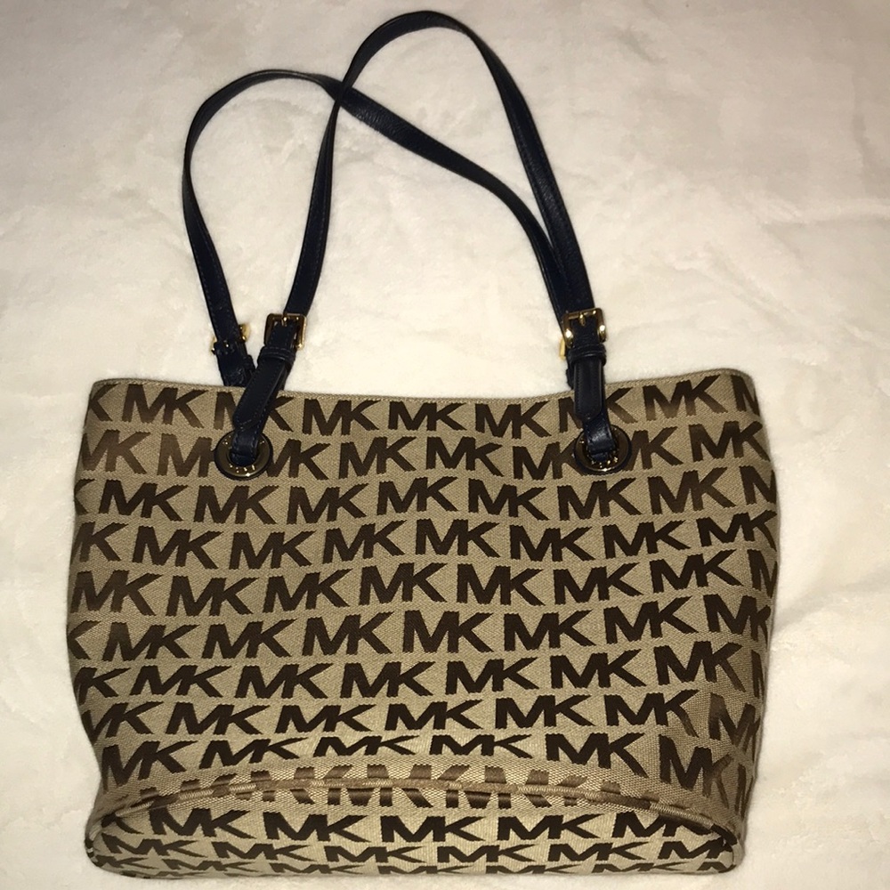 NEW WITHOUT TAGS MICHAEL KORS TOTE!!!